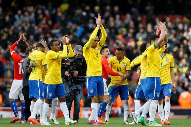 包含波尔图城主场惨败埃弗顿，遭遇连败的词条