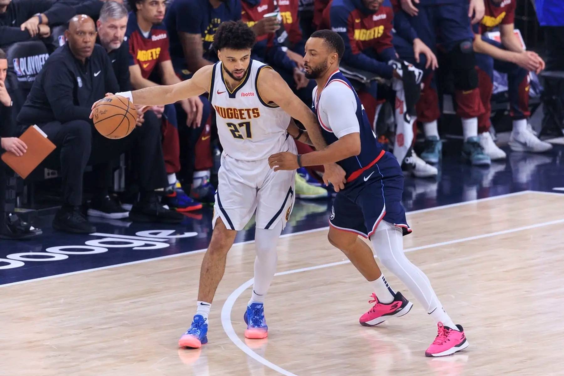 快船核心连续砍下高分，展现领袖风范的简单介绍