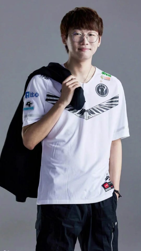 Rookie新星大比分获胜表现突出，老鹰前途光明！