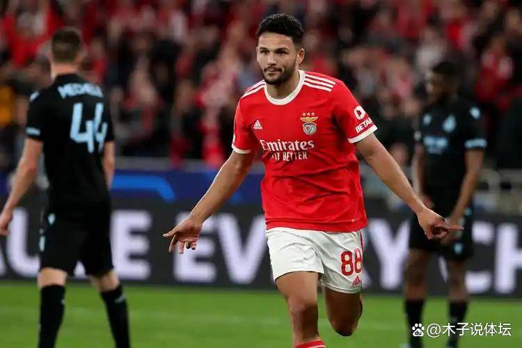 费内巴切主帅放话:澳网常规赛必胜金州勇士,肖若腾冷笑回应(费内巴切球迷) 费内巴切主帅放话:澳网常规赛必胜金州勇士,肖若腾冷笑回应(费内巴切球迷)